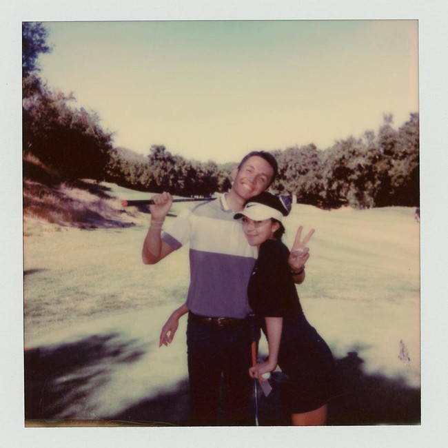 Wanita yang dijuluki goddes golf tersebut belakangan juga diperbincangkan karena kehidupan cintanya. Ia diketahui sedang berpacaran dengan pembalap F1, Alexander Albon. Foto: Instagram @lilymhe