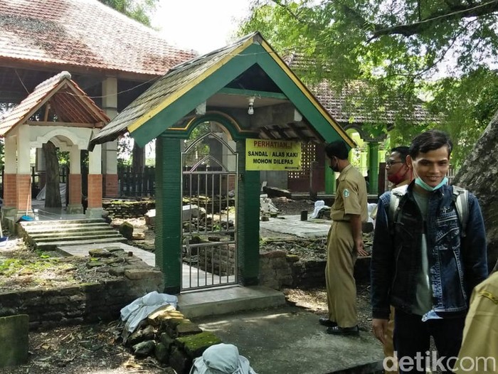 Makam Ki Anggungboyo atau yang kini lebih dikenal sebagai makam Joko Tingkir merupakan peninggalan sejarah. Dari hasil kajian, peninggalan tersebut memang berbentuk makam.