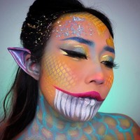 Beauty influencer @minyo33 bikin makeup bertema Mermaid. Dengan kreatifitasnya, Minyo membuat seolah-olah kulitnya bersisik. Keren! Foto: Instagram