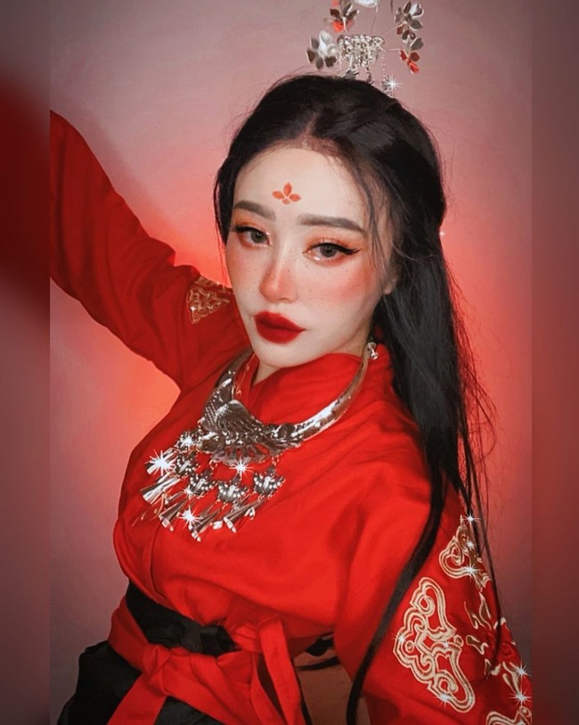Inilah penampilan beauty influencer @janineintansari ala Mulan. Dalam membuat look ini, Janine mengaku bahwa dia bangga memiliki keturunan Chinese dalam darahnya.  Foto: Instagram