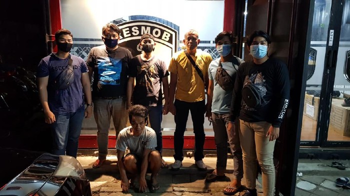 Maling 15 emas batangan di Makassar ditangkap (dok. Istimewa).
