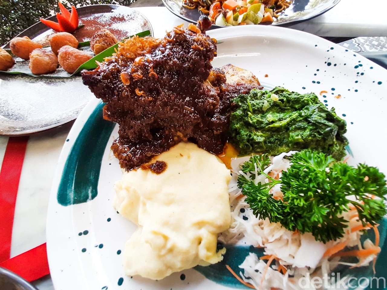 Medja Restaurant  Ada Iga  Bakar  dan Ayam Gairah Sedap di  