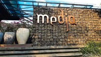 Medja Restaurant, salah satu restoran yang lagi hits di Bogor. Konsepnya rustic modern dengan interior kayu. Kalau mau ke sini, lokasinya ada di Jalan Pajajaran Indah V No. 6, Baranangsiang, Bogor. Foto: dok. detikFood / Yenny Mustika Sari