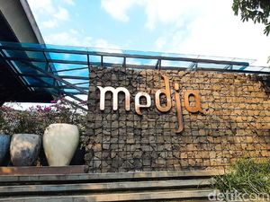 Celebrity on Vacation: Mampir ke Kafe Hits Instagramable di Bogor
