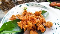 Penyuka pedas wajib pesan Ayam Gairah (Rp 64.000). Potongan ayam tanpa tulang ini dibalut tepung renyah. Lalu dimasak kembali dengan sambal gairah khas Medja yang pedas nampol. Foto: dok. detikFood / Yenny Mustika Sari