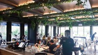 Area bersantap di Medja Restaurant terdiri dari 2 bagian, ada indoor dan outdoor. Begini penampakan outdoor-nya. Foto: dok. detikFood / Yenny Mustika Sari