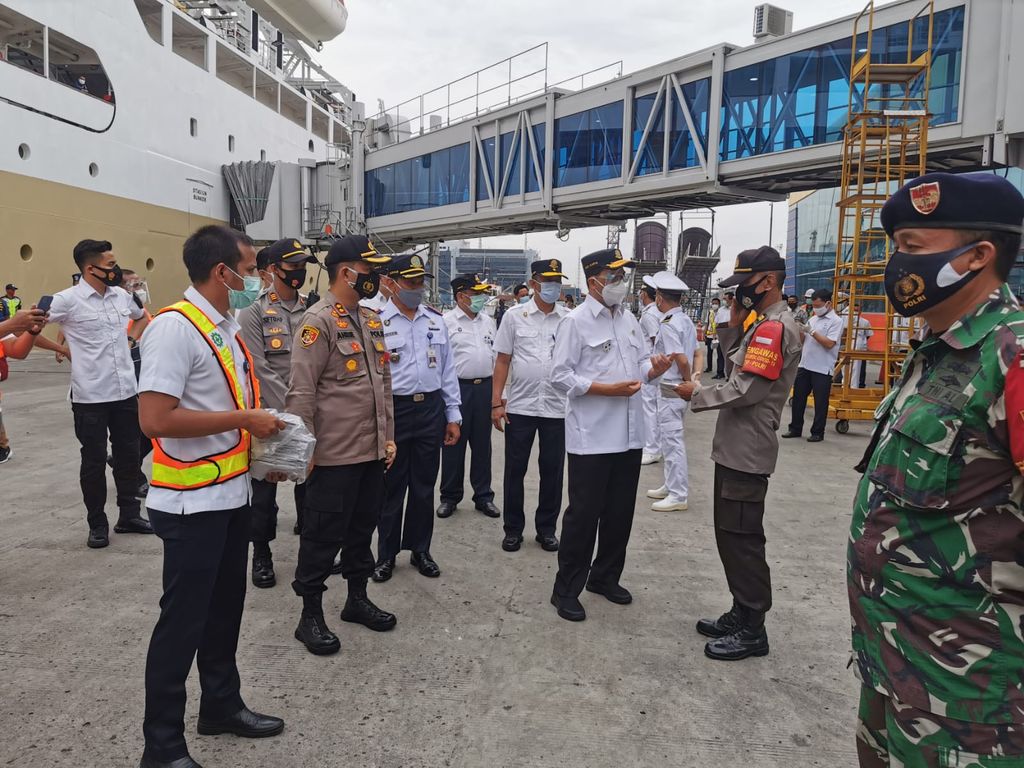 Menhub Budi Karya Tinjau Protokol Kesehatan di Pelabuhan Tanjung Priok