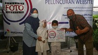 Pada kesempatan itu pula PFI Pusat memberikan santunan dan wakaf Alquran kepada Anak-anak dari yayasan Yatim Piatu bekerjasama dengan NU Care-LazisNU dan Tokopedia Salam. Foto: dok. PFI