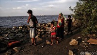 Dari sekian banyak objek wisata, pantai di utara Jakarta itu masih menjadi primadona.