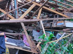 Puting Beliung Terjang  Sukabumi, 58 Rumah Rusak dan 1 Warga Terluka