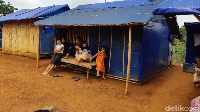 Pengungsi banjir bandang Serang Banten ngeluh sudah setahun tinggal di tenda