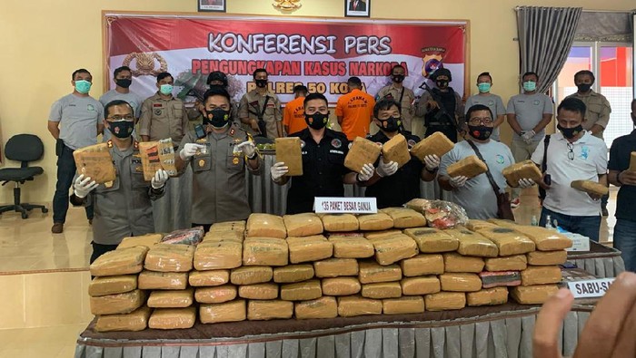 Polda Sumbar mengungkap kasus sabu dan narkoba 135 kg (dok Polda Sumbar)
