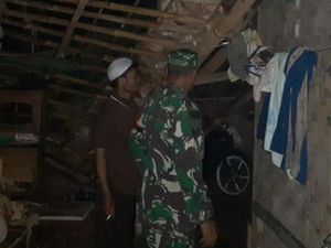Puluhan Rumah Terdampak Puting Beliung di Sukabumi, Atap Masjid-Sekolah Rusak