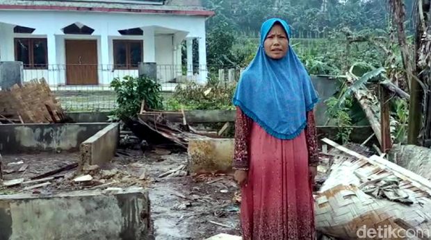 Rumah Warga Rusak Disapu Puting Beliung di Sukabumi