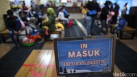 Meskipun ramai, protokol kesehatan tetap diberlakukan selama masa pandemi.