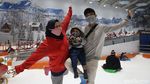 Serunya Main Salju Bersama Kaluarga di Trans Snow World Bekasi
