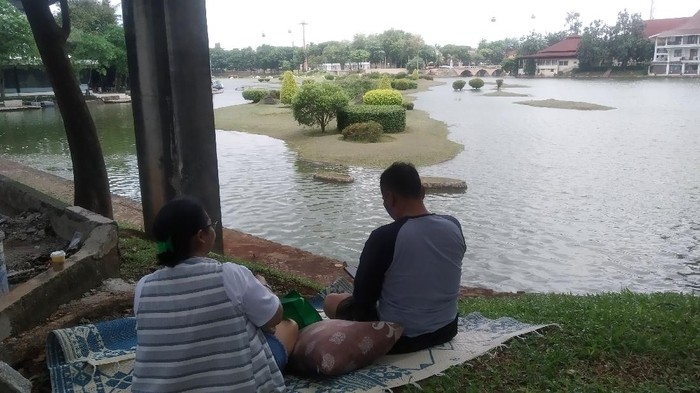 Suami-Istri Ini Sengaja Tak Ajak Anak untuk Libur Cuti Bersama di TMII