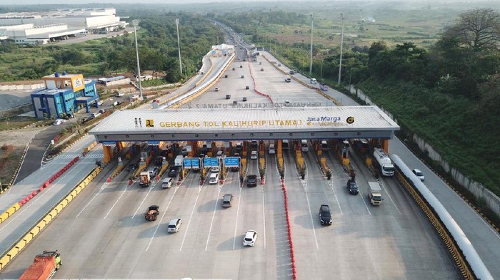 Suasana gerbang tol di libur cuti bersama dok, PT Jasa Marga