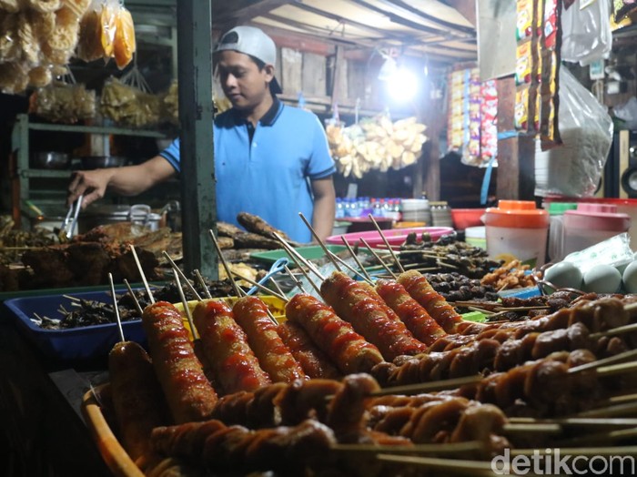 Di Warung Semox Bisa Nikmati Trancam di Pinggir Tanggul Sungai Brantas