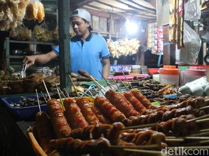 Di Warung Semox Bisa Nikmati Trancam di Pinggir Tanggul Sungai Brantas
