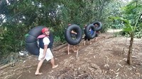 Traveler harus membawa sendiri ban yang akan dipakai buat river tubing. Akan  ada 4 pemandu yang siap mendampingi wisatawan selama kegiatan berlangsung.