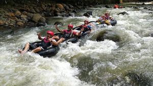 Yang Segar dan Menantang di Ciamis: Sedekan River Tubing