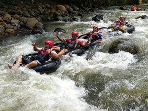 Yang Segar dan Menantang di Ciamis: Sedekan River Tubing