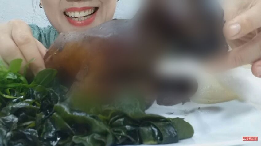 Bikin Geram! Terjadi Lagi YouTuber Mukbang Daging Kucing