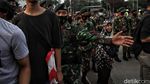 Catatan Oke Marinir Tertibkan Demonstran Tanpa Kekerasan