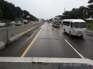 Tol Japek Km 47-61 Arah Cikampek Contraflow