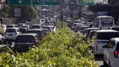 Jalur Puncak Padat di Libur Panjang Hari Ke-4