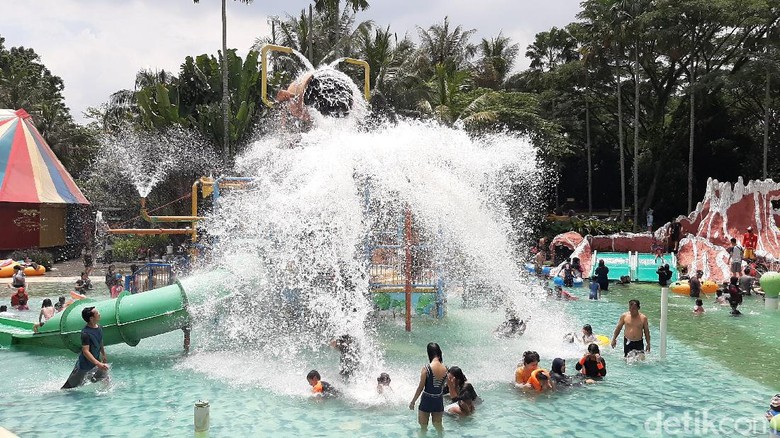 Libur Panjang, Wisata Air Di Bogor Dipenuhi Pengunjung Libur Panjang, Wisata Air Di Bogor Dipenuhi Pengunjung