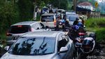 Banyak Kendaraan Nggak Kuat Nanjak saat Lintasi Punclut Arah Lembang