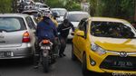 Banyak Kendaraan Nggak Kuat Nanjak saat Lintasi Punclut Arah Lembang