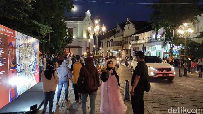 Melihat Antusias Wisatawan di Kota Lama Semarang saat Libur Panjang