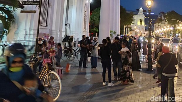 Melihat Antusias Wisatawan di Kota Lama Semarang saat Libur Panjang