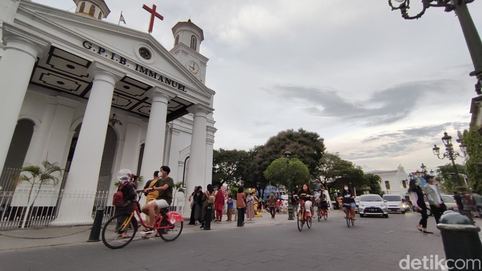 Melihat Antusias Wisatawan di Kota Lama Semarang saat Libur Panjang