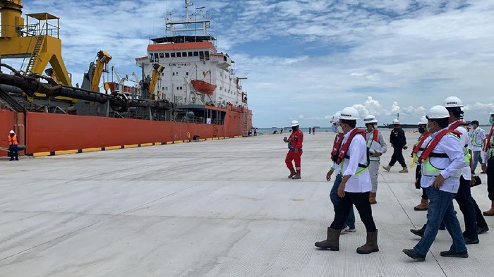 Menhub Budi Karya tinjau pembangunan pelabuhan Patimban
