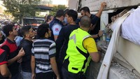 Sementara operasi pencarian masih terus dilakukan di sembilan gedung lainnya yang runtuh diguncang gempa.
