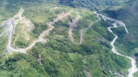 Pembangunan infrastruktur di Provinsi Papua melibatkan BUMN, salah satunya PT Wijaya Karya (Persero) Tbk atau Wika. Contohnya dalam pembangunan ruas jalan Oksibil-Towe Hitam. Foto: Dok. PT Wijaya Karya (Persero) Tbk