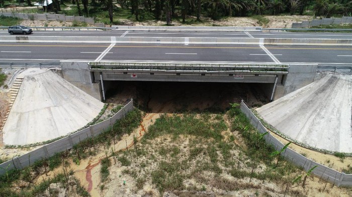 Pembangunan Tol Trans Sumatera terus berjalan. Tol ini dibangun dari Lampung hingga Aceh.