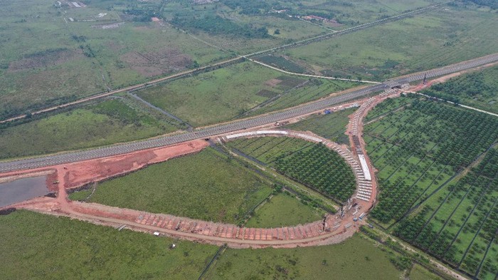 Pembangunan Tol Trans Sumatera terus berjalan. Tol ini dibangun dari Lampung hingga Aceh.