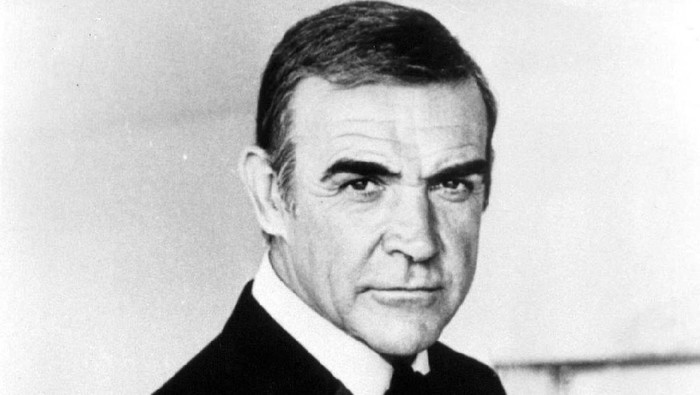 Aktor pemeran James Bond pertama.