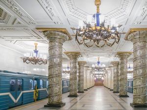 Megahnya Interior Stasiun MRT di Rusia, Serasa Masuk Istana!