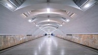 Bepergian di sepanjang salah satu jaringan metro yang dibangun di seluruh Uni Soviet terasa seperti memasuki serangkaian monumen bawah tanah bersejarah. Foto: Dok. Christopher Herwig/FUEL Publishing
