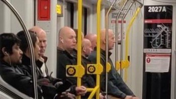 Apakah mereka semua kembaran? Foto: harpoonstencil via Bored Panda