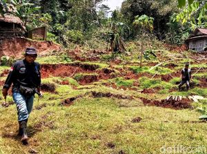 Video Fenomena Tanah Bergerak dan Ambles hingga 3 Meter di Kebumen