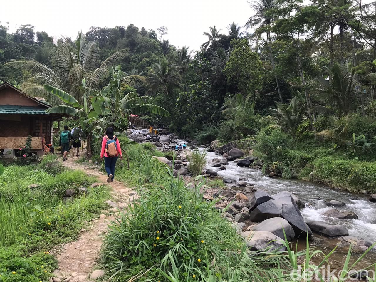 Treking di Sentul Bogor