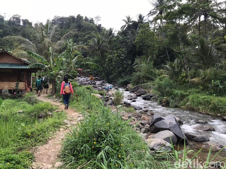 Nagih Banget! Hiking di Sentul