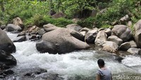 Masing-masing paket punya medan yang berbeda-beda. detikTravel sendiri pada Sabtu (31/10), mencoba treking di Sentul melalui jalur mudah dengan perjalanan sekitar 3 jam perjalanan dalam trek Lewi Asih.